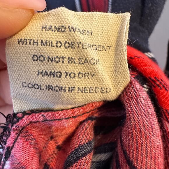 Love Notes Plaid Red Black White Tab Sleeve Shirt Size Small - Picture 10 of 11